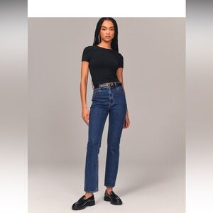 Abercrombie ultra high-rise ankle straight jean. New with tags sz 29